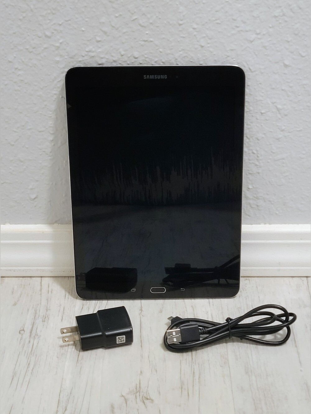 Samsung Galaxy Tab S2 9.7" SM-T810 32GB Black Wi-Fi Excellent Screen w/ Charger